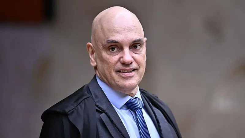 Moraes na relatoria de caso sobre Flávio: o Supremo deve explicações, e a sociedade tem o direito de cobrar