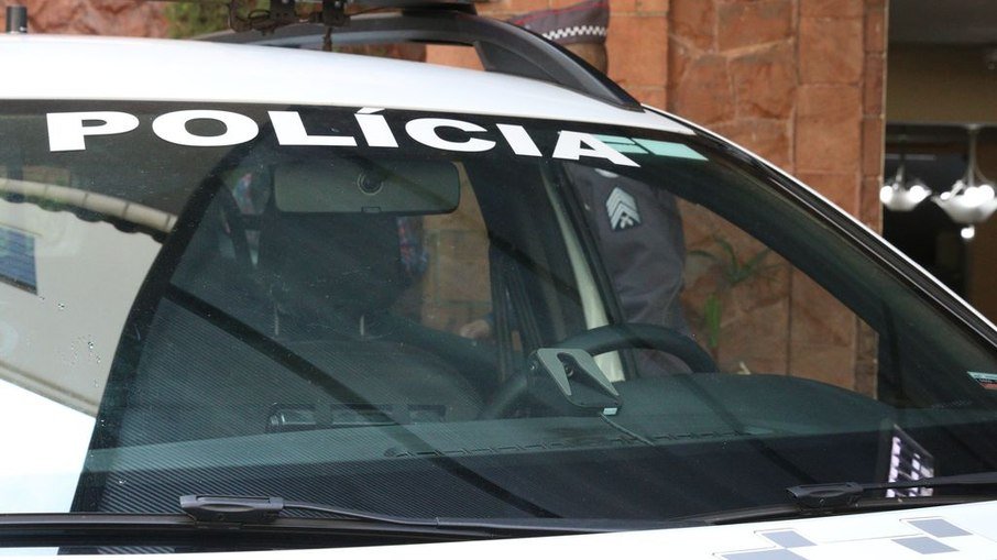 Homem é baleado após tentar tomar arma de policial durante abordagem em Araraquara