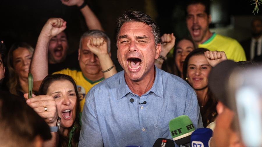 Após liderar primeiro turno, Flávio Bolsonaro inicia ofensiva por apoios e amplia articulação para disputa contra Lula